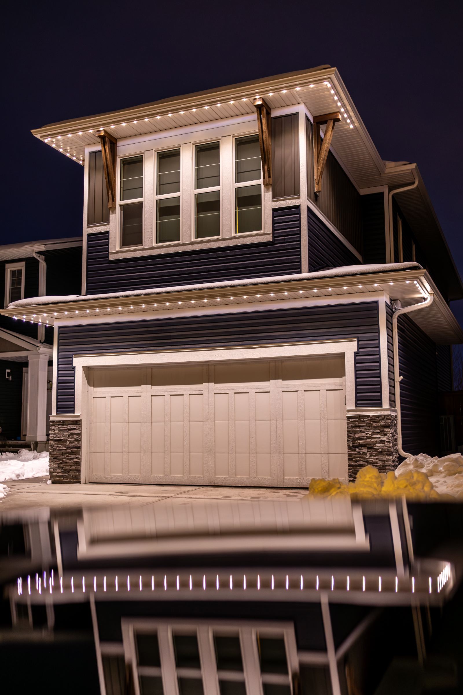A Lumenary Pro permanent lighting install on a residential home, warm white scene